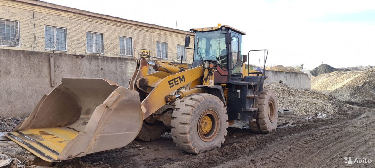 Фронтальный погрузчик SEM 655D