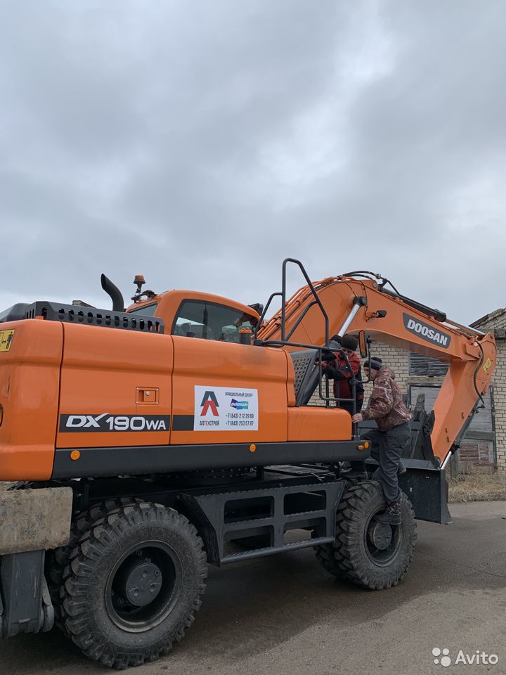 Колесный экскаватор Doosan DX190WA