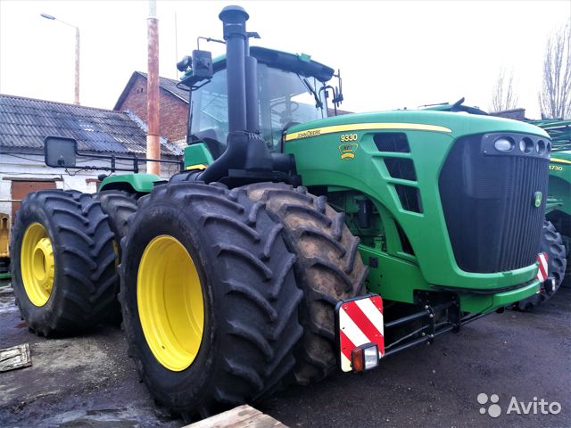 Трактор John Deere 9330