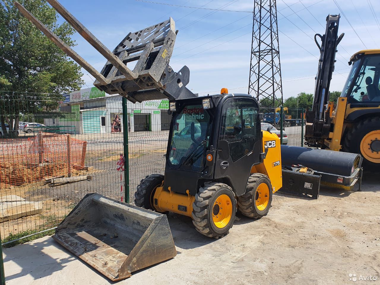 Мини-погрузчик JCB 175