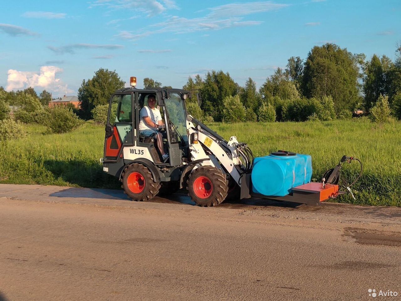 Мини-погрузчик Polar Badger WL35