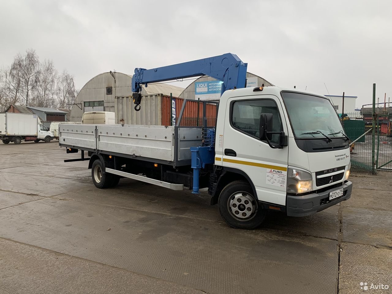 Бортовой грузовик с КМУ Mitsubishi Fuso Canter