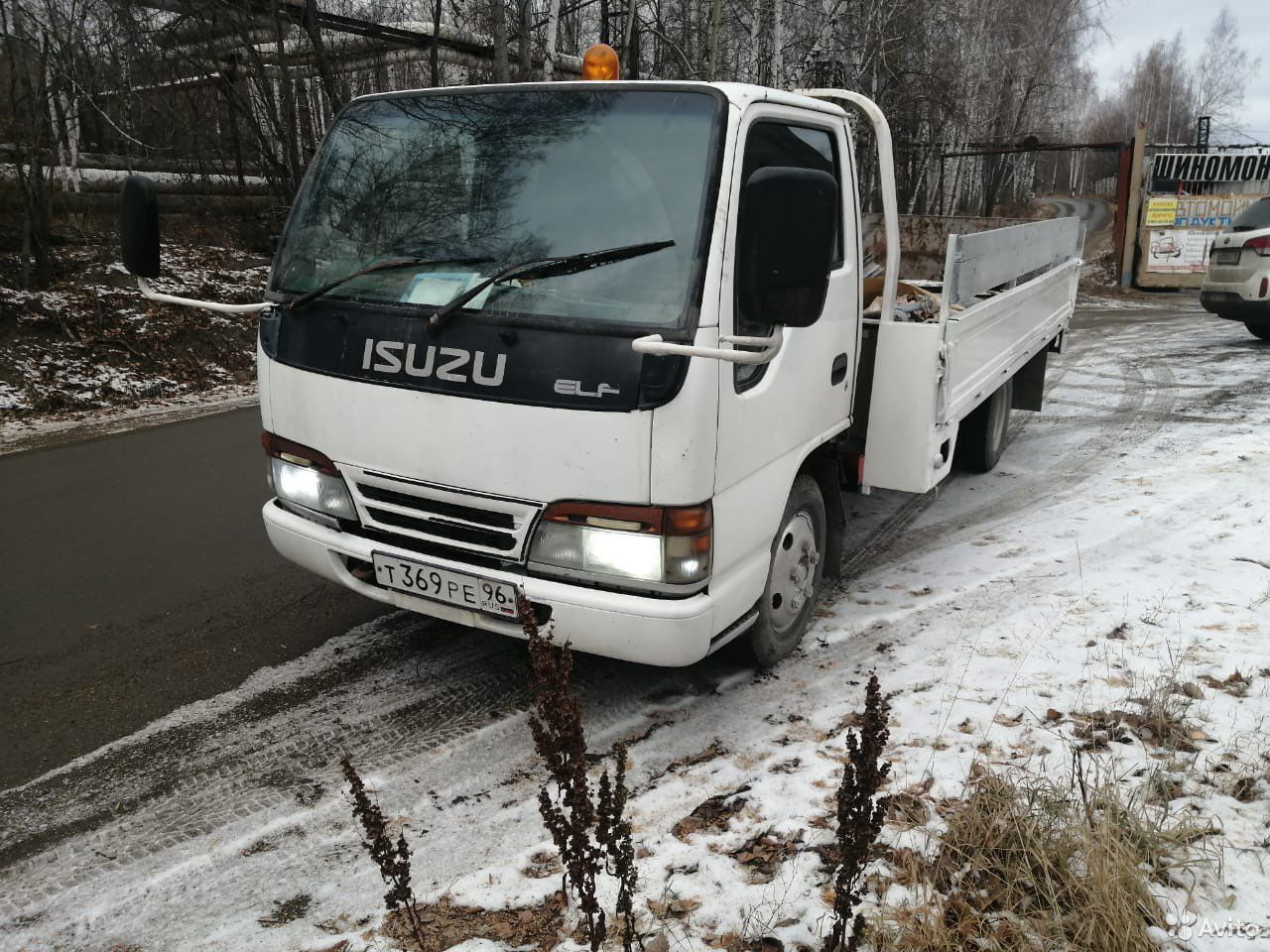 Бортовой автомобиль Isuzu ELF