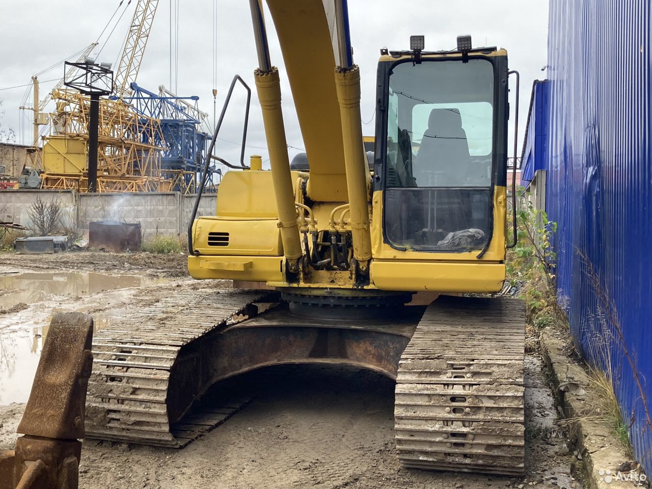 Гусеничный экскаватор Komatsu PC220-7