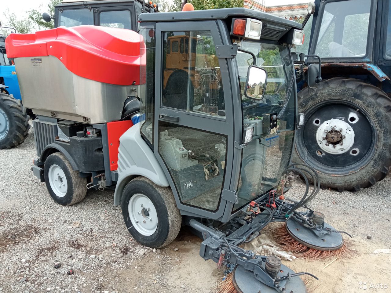 Вакуумная подметально-уборочная машина Hako-Citymaster 1200