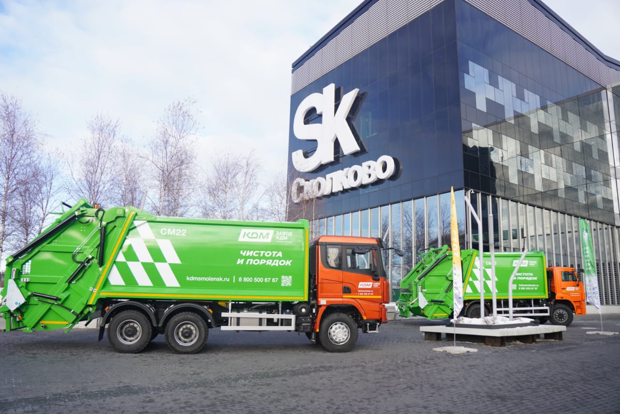 Смоленский завод КДМ показал новый мусоровоз на шасси Shacman в рамках форума-выставки «Чистая страна»