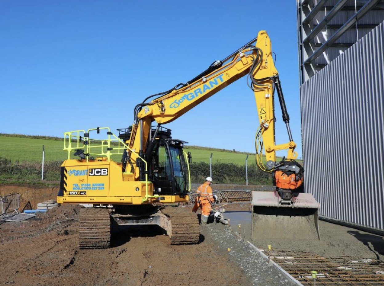 Первый экскаватор. JCB 150. Отгрузка экскаватором. Машина-экскаватор. Экскаватор на колесах с грейдером.