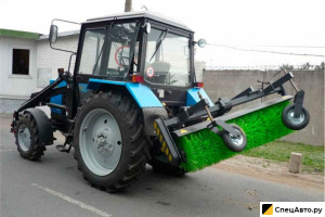 Колесный трактор МТЗ 82 с щёткой
