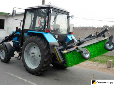 Колесный трактор МТЗ 82 с щёткой