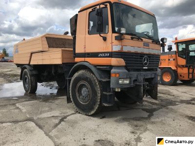 Аэродромная подметально-уборочная машина Mercedes-Benz Actros 2031