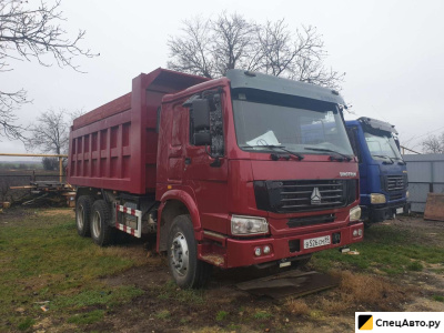 Самосвал Sinotruk