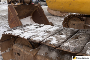 Гусеничный экскаватор Komatsu PC220-8M0