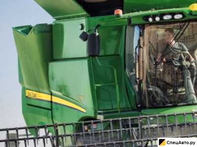 Зерноуборочный комбайн John Deere S780