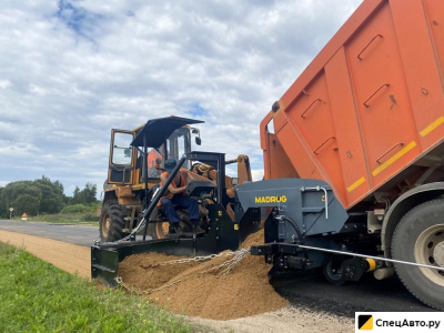 Укладчик (отсыпщик) обочин MADROG UP-200