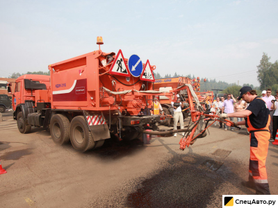 Машина для ямочного ремонта дорог Камаз 65115 КДМ-316