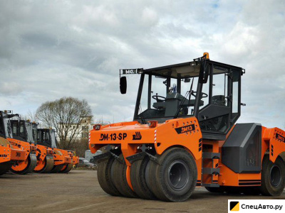 Пневмоколесный каток Завод Дорожных машин DM-13-SP