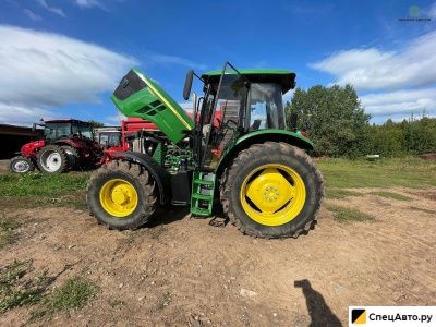 Трактор John Deere 6135B