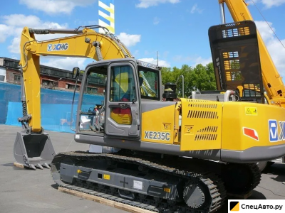 Гусеничный экскаватор XCMG  XE235C