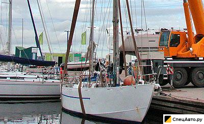 Автокран в аренду для подъема и спуска на воду судов