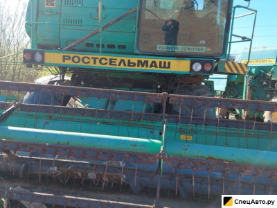 Зерноуборочный комбайн Ростсельмаш ДОН 1500Б