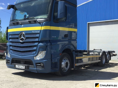 Контейнеровоз Mercedes-Benz Actros 2546