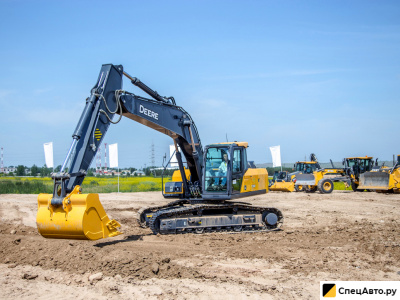 Гусеничный экскаватор John Deere E230 LC
