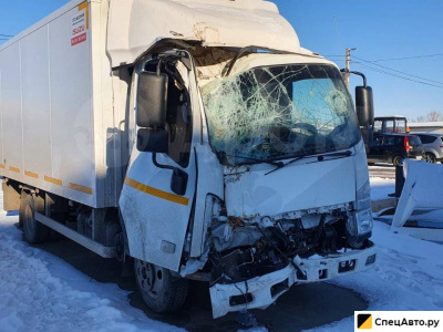 Промтоварный фургон Isuzu NMR85