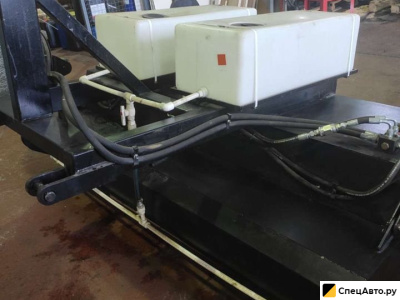 Коммунальная щетка 2400 мм с бункером (на заднюю навеску)