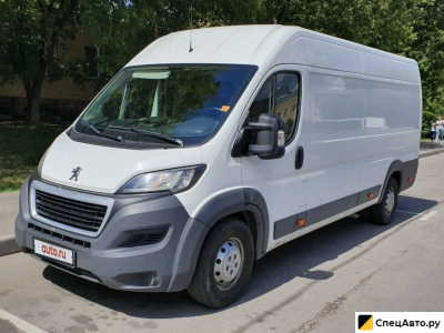 Цельнометаллический фургон Peugeot Boxer
