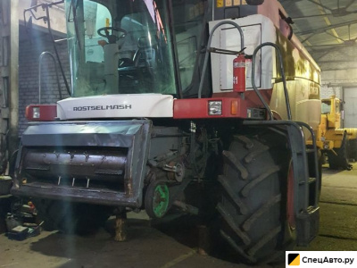 Зерноуборочный комбайн Ростсельмаш ACROS 530