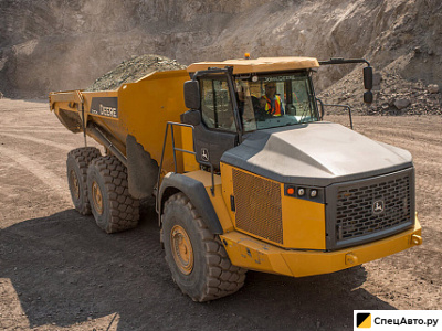 Самосвал с шарнирно-сочлененной рамой John Deere 370E