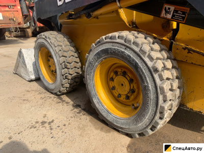 Мини-погрузчик John Deere 318D