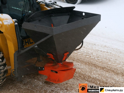 Навесной пескоразбрасыватель Метатэкс для мини-погрузчика