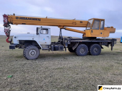 Автокран Ивановец КС-45717-1 на шасси УРАЛ