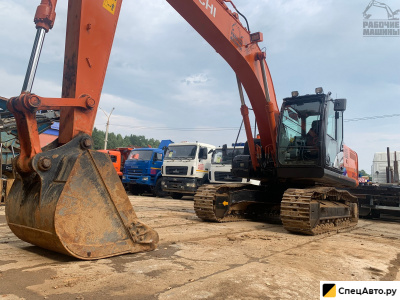 Гусеничный экскаватор Hitachi ZX210