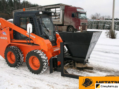 Навесной пескоразбрасыватель Метатэкс для мини-погрузчика