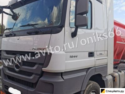 Седельный тягач Mercedes-Benz Actros 1844