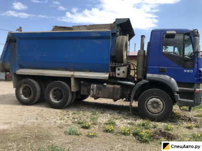 Самосвал Iveco Trakker 380