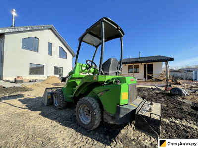 Мини-погрузчик Avant 419