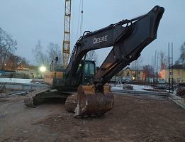 Продажа гусеничного экскаватора John Deere E240LC AUX