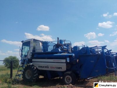 Зерноуборочный комбайн КЗК Енисей-1200
