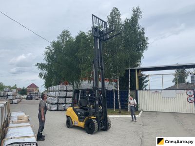 Вилочный погрузчик Komatsu FD30T-17