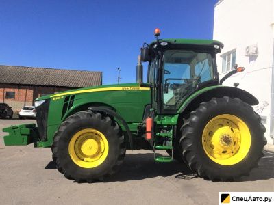 Колесный трактор John Deere 8320R